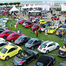 414 Beetles modificados em exposição no Beetle Sunshine Tour