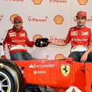 Ferrari revela F150th de tamanho real em Lego na Austrália