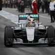 Hamilton vence e aproxima-se de Rosberg