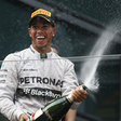 Hamilton vence terceira prova consecutiva