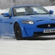 Jaguar XKR-S dá uma volta pela neve finlandesa