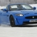 Jaguar XKR-S dá uma volta pela neve finlandesa