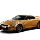 Usain Bolt recebe o segundo Bolt Gold GT-R produzido