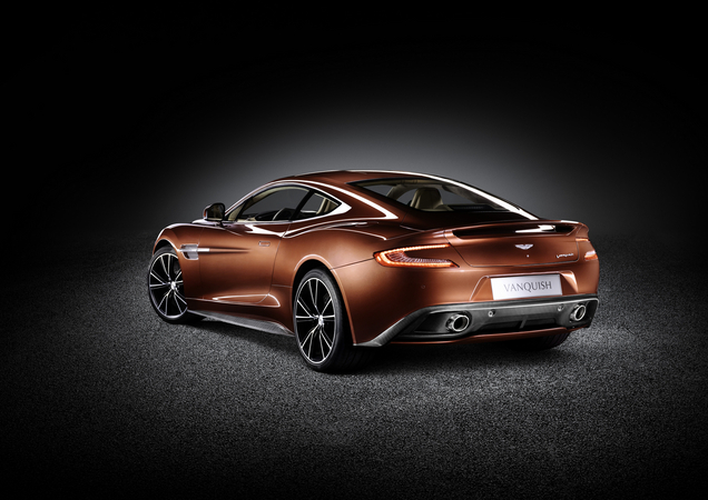 O Vanquish foi desenvolvido segundo a nova arquitetura VH da Aston Martin e tem uma versão melhorada do motor V12 de 6 litros