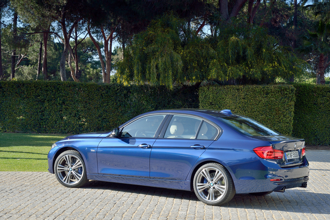 BMW 320i