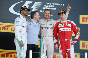 Hamilton e Raikkonen terminaram no segundo e terceiro lugares, respetivamente