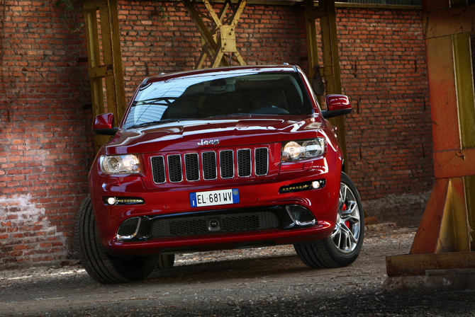 L'introduction de la Jeep Grand Cherokee SRT en Europe a débuté à la fin du premier trimestre 2012