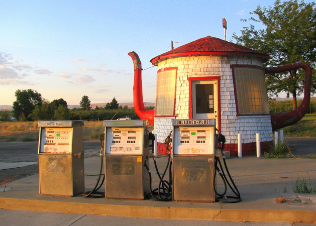 Teapot gas station