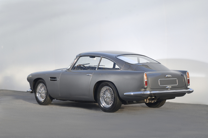 Aston Martin DB4