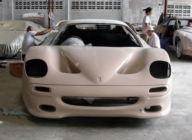 Counterfeit Car Maker Cranks Out Porsches and Fauxraris