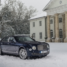 O modelo compete diretamente com o Rolls-Royce Phantom