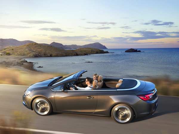 Ouverture des commandes pour ce grand cabriolet glamour