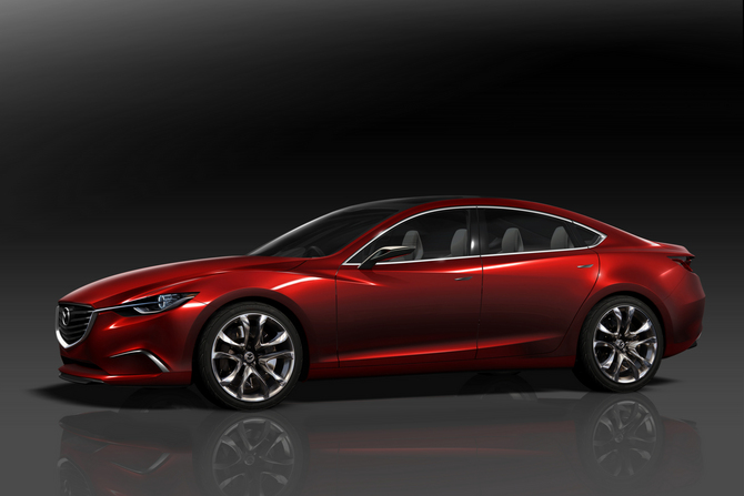 Le bouclier avant et le capot sculpté de la nouvelle Mazda6