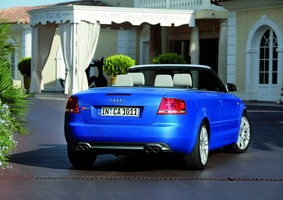 Audi S4 Cabriolet 4.2 V8 quattro