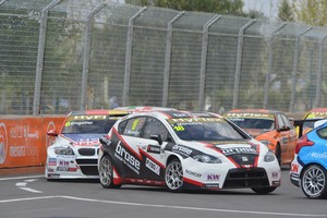 Tiago Monteiro ficou em nono na segunda corrida do fim-de-semana