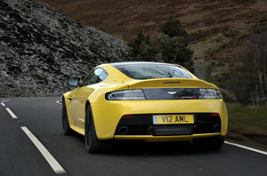 Carro substitui o anterior V12 Vantage na gama da Aston Martin