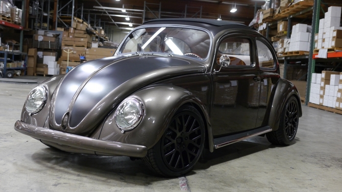 Este Beetle clássico tem travões de disco nas quatro rodas, um interior de couro e recebeu um upgrade de potência