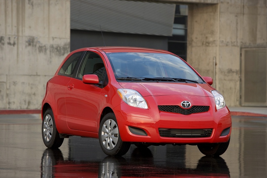 Toyota Yaris Liftback 3-Door AT