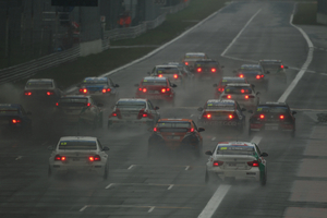 Os Chevrolets conseguiram cinco lugares no Top 3 nas duas corridas