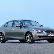 BMW 528xi Automatic (US)