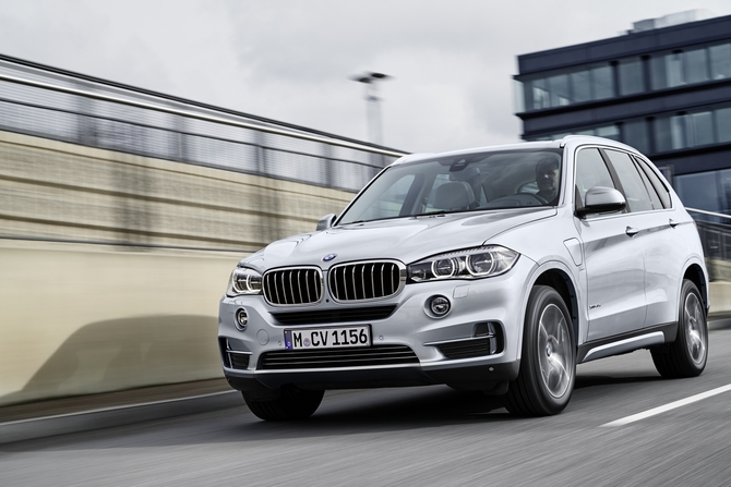 O X5 xDrive40e tem uma potência combinada de 313cv