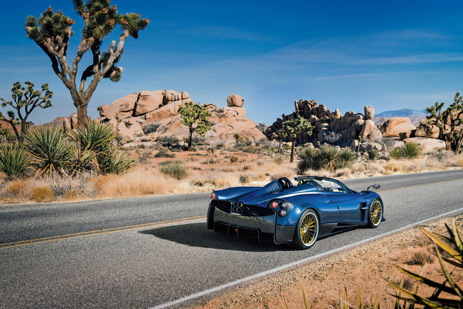 O motor Mercedes-AMG M158 twin-turbocharged 6.0-litre V12 do Pagani Huayra Roadstertem 764cv e 1000Nm de binário