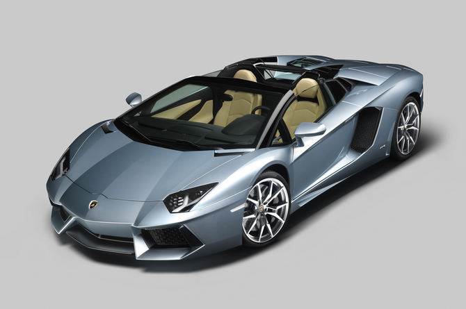 O modelo open-top da Lamborghini tem 700cv