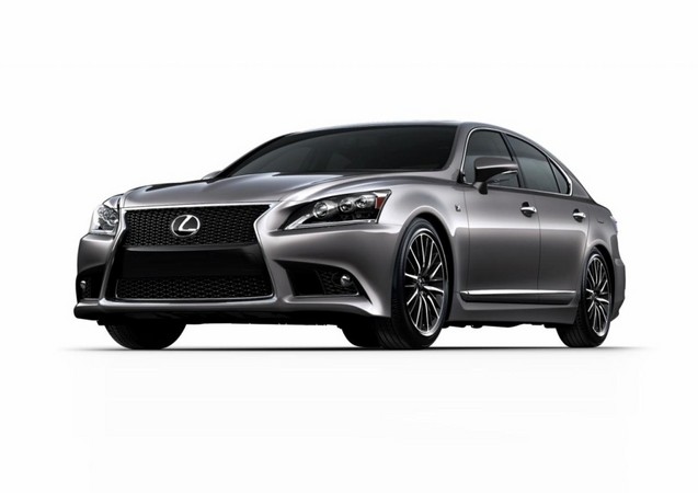 It gets an L monogram grill and fog light surrounds It gets an L monogram grill and fog light surrounds