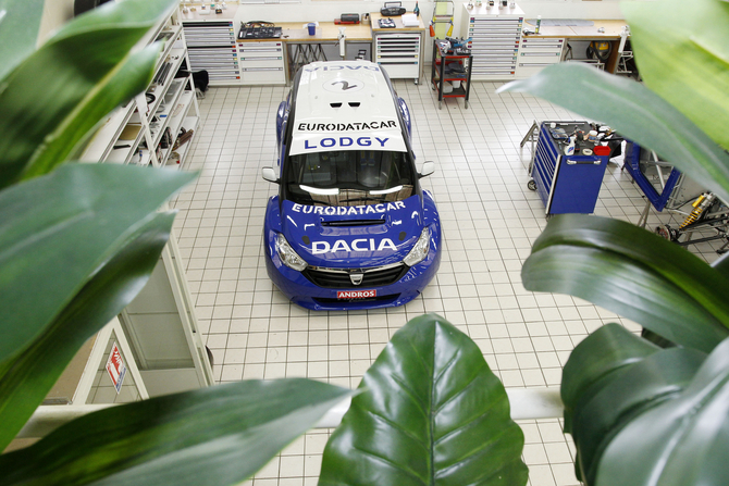 Dacia unveil MPV race car