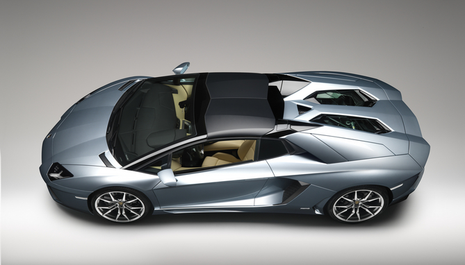 O modelo open-top da Lamborghini tem 700cv