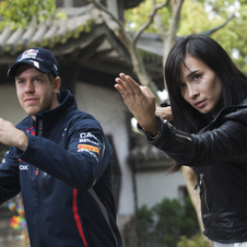 Sebastian Vettel aprende movimentos de Kung Fu