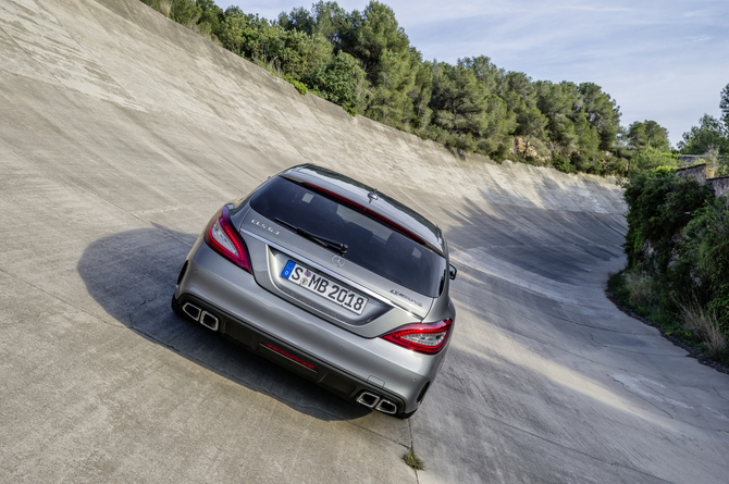 Like other new models Mercedes-Benz has installed on the CLS the latest security technologies