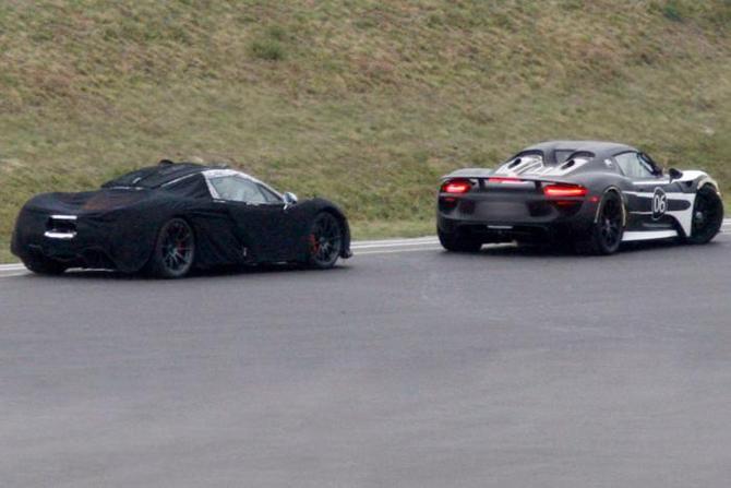 Os pilotos de teste destes dois carros tiveram um grande dia