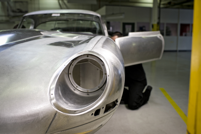 The weight reduction provided by the original 'Lightweight'models was 114 kg in comparison to a series E-Type