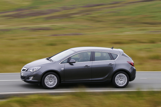 Vauxhall Astra Hatchback 1.6T SRi 