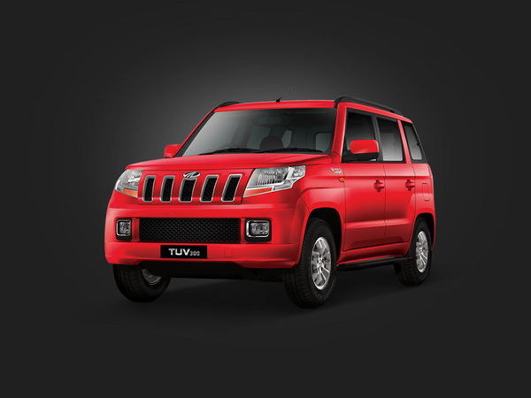 Mahindra TUV300 T4