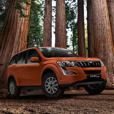 Mahindra XUV500 W4