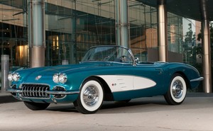 O Corvette de 1958 de Dan Akerson foi restaurado e também vai ser leiloado