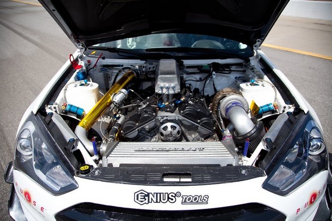 O Genesis que bateu o record em Pikes Peak está equipado com um motor turbo V6