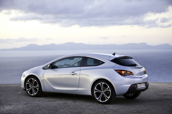 Opel Astra GTC Gen.1