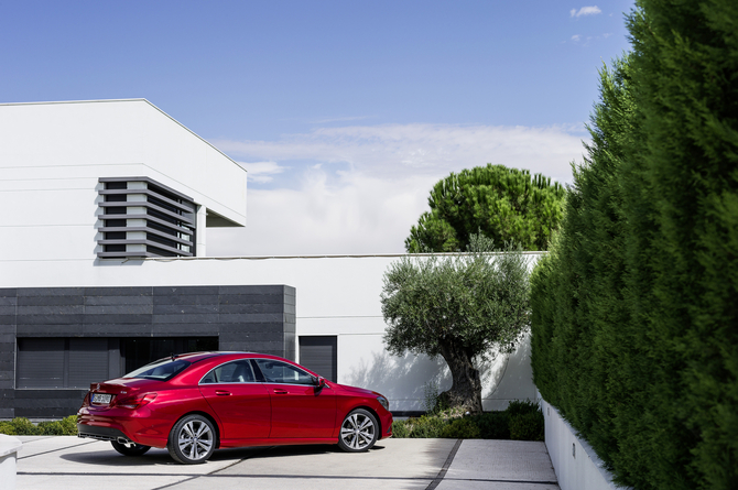 Mercedes lança CLA para conquistar jovens condutores