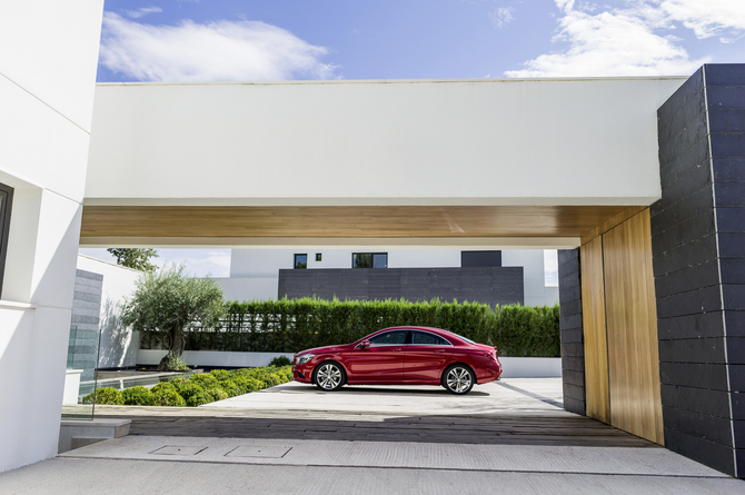 Mercedes lança CLA para conquistar jovens condutores