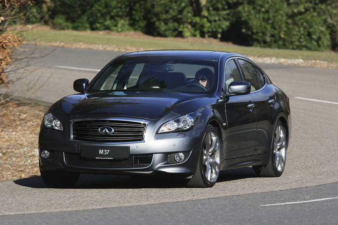 Infiniti M37 GT