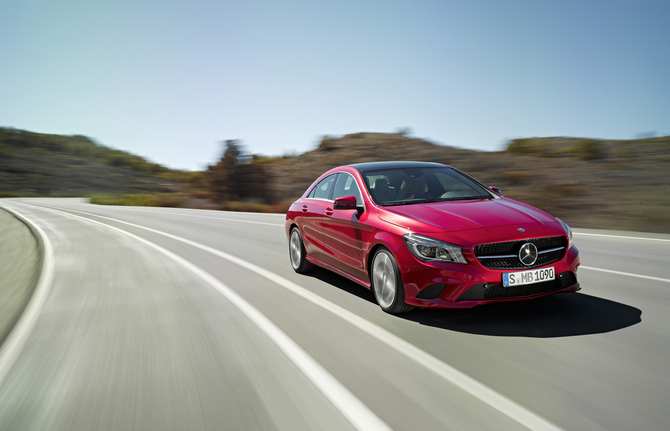 Mercedes lança CLA para conquistar jovens condutores