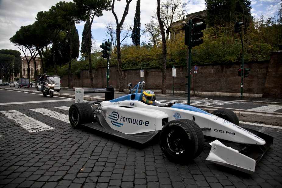 Os carros são construidos pela Spark Racing Technology