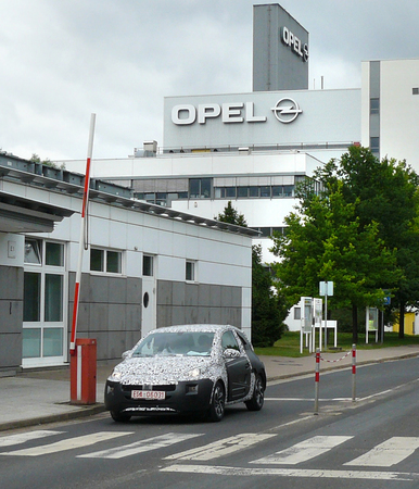 L’usine Opel d’Eisenach et les premiers prototypes camouflés ont déjà été repérés sur les routes aux alentours de l’usine.