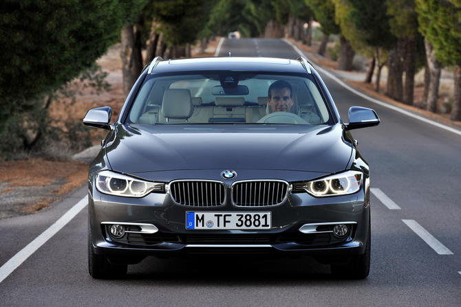 BMW 320i Touring xDrive