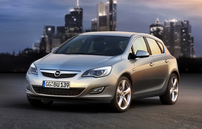 Opel Astra 2.0 CDTI DPF 160cv Cosmo 10