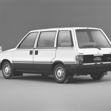 Nissan Prairie 1800SS-G