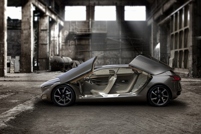 Peugeot HX1 Concept Pushes Avant-Garde Design with Plug-in Hybrid Engine